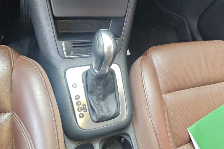 Used Volkswagen Tiguan 2013 1.8 TSI Automatic All-Wheel Drive Luxury Model Gear Lever