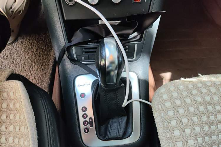 Used Volkswagen Tiguan 2013 1.8 TSI Automatic All-Wheel Drive Luxury Model Gear Lever