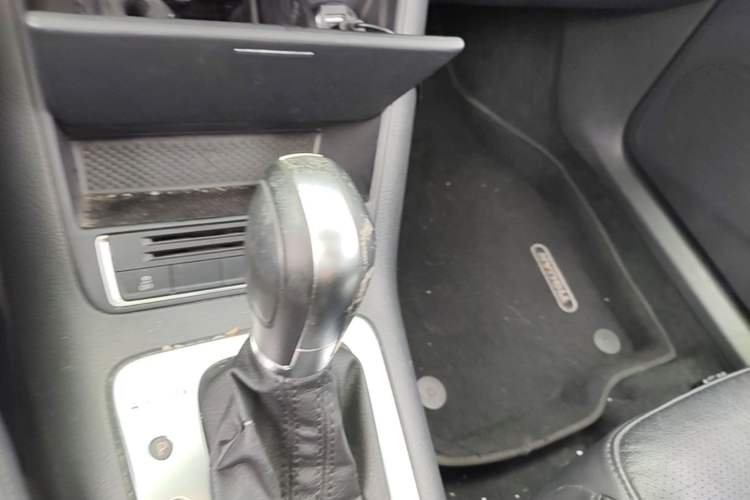 Used Volkswagen Tiguan 2013 1.8 TSI Automatic All-Wheel Drive Luxury Model Gear Lever
