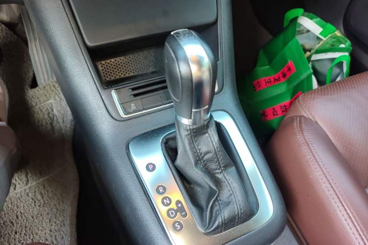 Used Volkswagen Tiguan 2013 1.8TSI Automatic Two-Wheel Drive Luxury Model Gear Lever