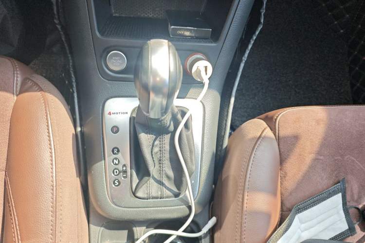 Used Volkswagen Tiguan 2013 2.0 TSI Automatic All-Wheel-Drive Flagship Edition Gear Lever