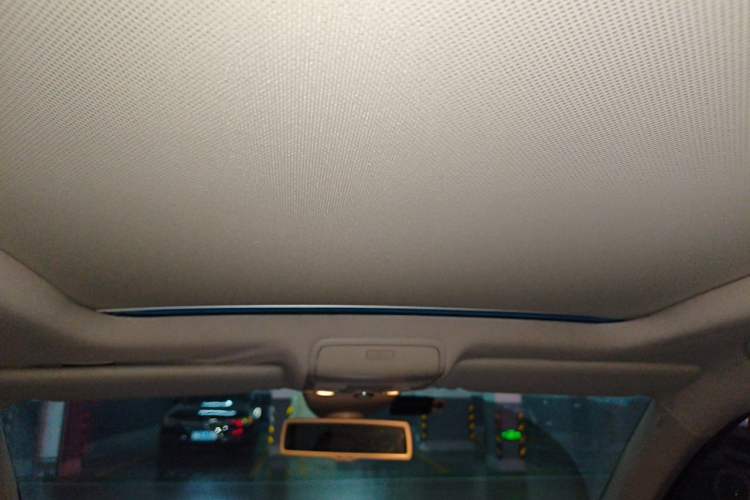 Used Volkswagen Tiguan 2013 2.0 TSI Automatic All-Wheel-Drive Flagship Edition Headliner