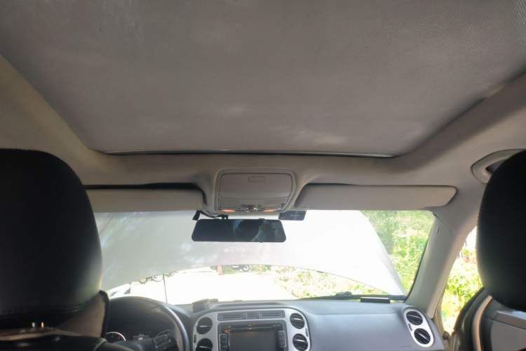Used Volkswagen Tiguan 2013 1.8 TSI Automatic All-Wheel Drive Luxury Model Headliner