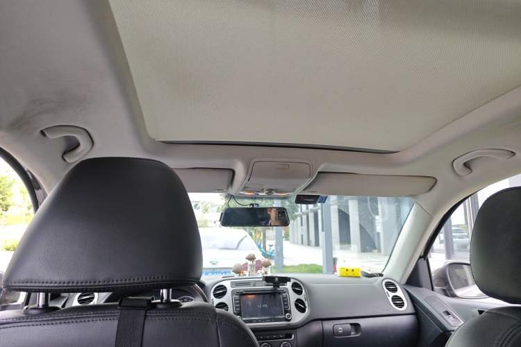 Used Volkswagen Tiguan 2013 2.0 TSI Automatic All-Wheel Drive Luxury Edition Headliner