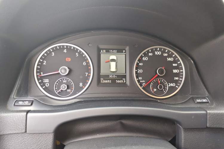 Used Volkswagen Tiguan 2013 1.8 TSI Automatic All-Wheel Drive Luxury Model Instrument Cluster