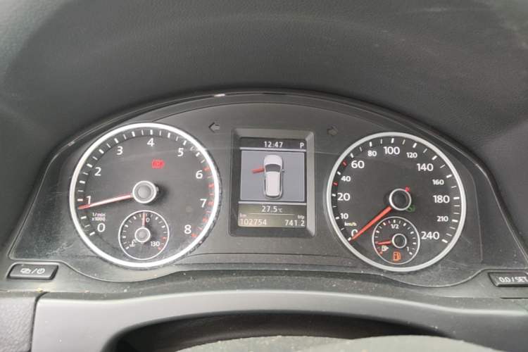Used Volkswagen Tiguan 2013 1.8 TSI Automatic All-Wheel Drive Luxury Model Instrument Cluster