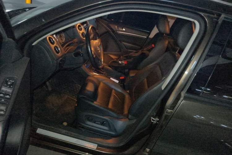 Used Volkswagen Tiguan 2013 1.8TSI Automatic All-Wheel-Drive Comfort Edition Left Front Seat