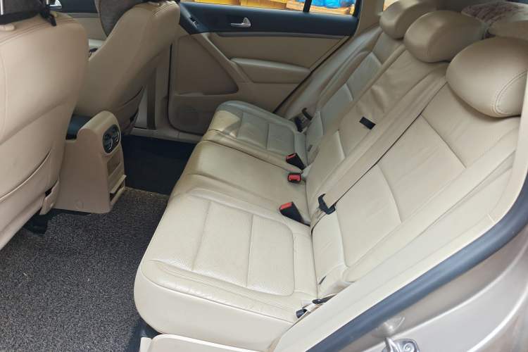 Used Volkswagen Tiguan 2013 1.8 TSI Automatic All-Wheel Drive Luxury Model Left Rear Seat