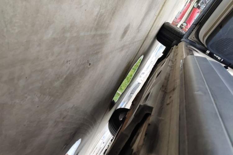 Used Volkswagen Tiguan 2013 1.8 TSI Automatic All-Wheel Drive Luxury Model Left Side Sill