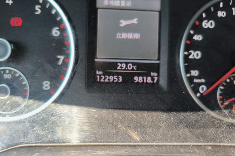 Used Volkswagen Tiguan 2013 1.8TSI Automatic Two-Wheel Drive Luxury Model Odometer Close Up
