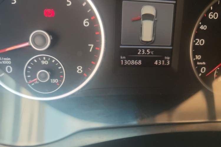 Used Volkswagen Tiguan 2013 1.8 TSI Automatic All-Wheel Drive Luxury Model Odometer Close Up