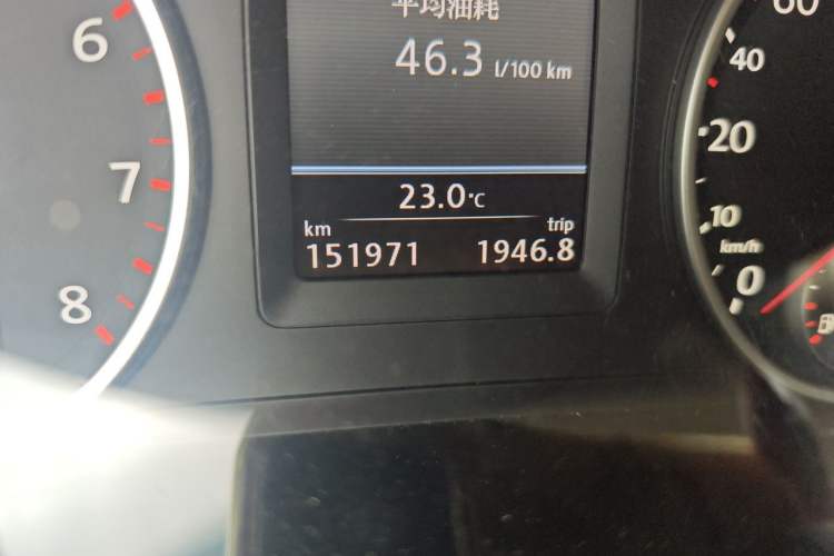 Used Volkswagen Tiguan 2013 1.8 TSI Automatic All-Wheel Drive Luxury Model Odometer Close Up