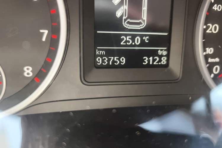 Used Volkswagen Tiguan 2013 1.8TSI Automatic Two-Wheel Drive Trend Edition Odometer Close Up