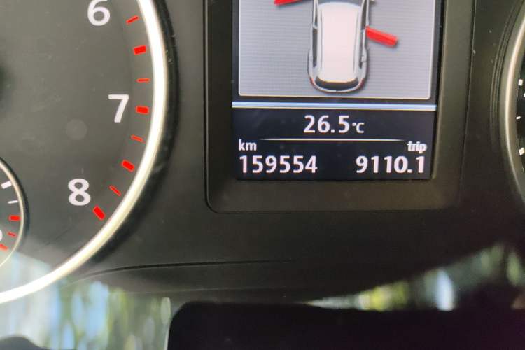 Used Volkswagen Tiguan 2013 1.8 TSI Automatic All-Wheel Drive Luxury Model Odometer Close Up