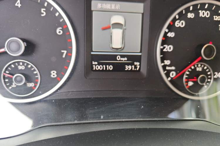 Used Volkswagen Tiguan 2013 2.0 TSI Automatic All-Wheel Drive Luxury Edition Odometer Close Up