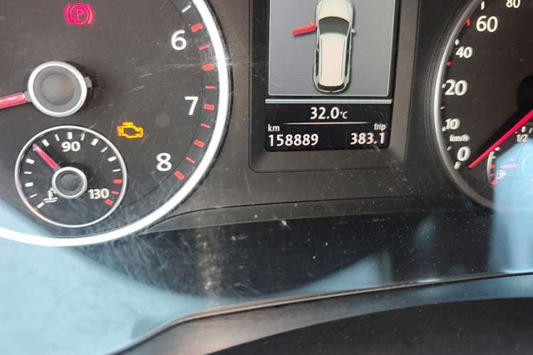 Used Volkswagen Tiguan 2013 1.8TSI Automatic Two-Wheel Drive Luxury Model Odometer Close Up