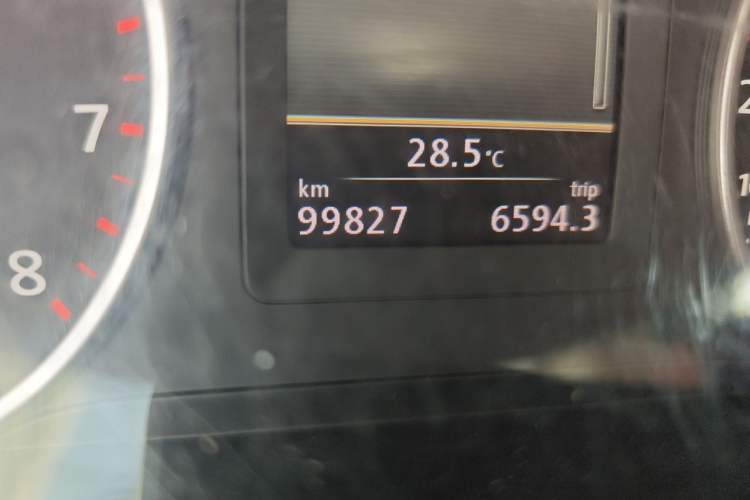 Used Volkswagen Tiguan 2013 2.0 TSI Automatic All-Wheel-Drive Flagship Edition Odometer Close Up