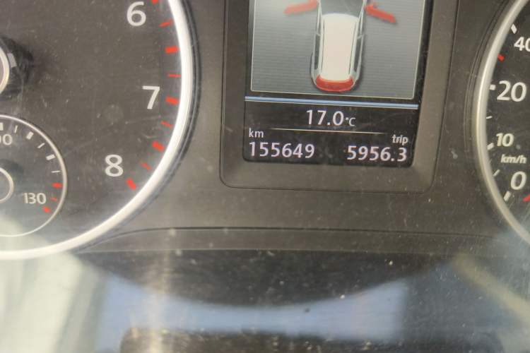 Used Volkswagen Tiguan 2013 1.8 TSI Automatic All-Wheel Drive Luxury Model Odometer Close Up