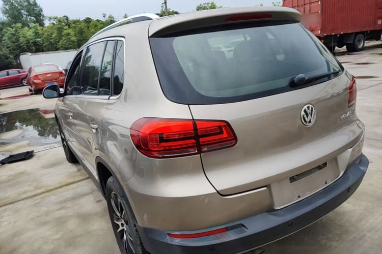 Used Volkswagen Tiguan 2013 1.8 TSI Automatic All-Wheel Drive Luxury Model Rear Left 45 Deg