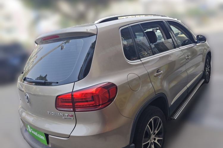 Used Volkswagen Tiguan 2013 1.8 TSI Automatic All-Wheel Drive Luxury Model Rear Right 45 Deg
