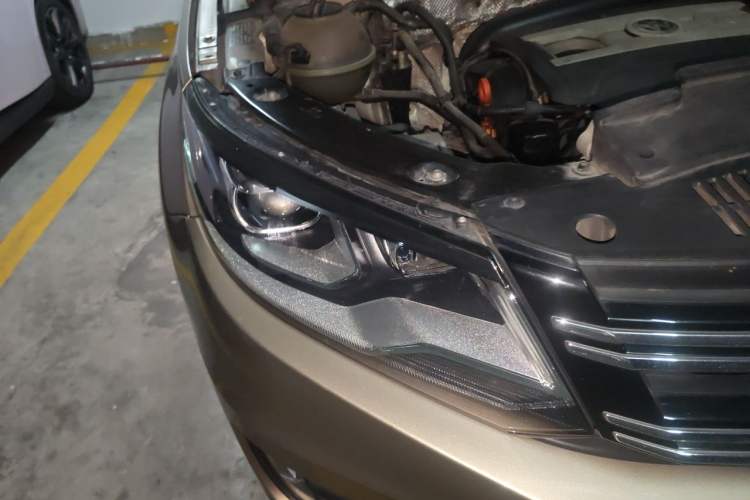 Used Volkswagen Tiguan 2013 1.8 TSI Automatic Two-Wheel Drive Comfort Edition Right Front Headlight