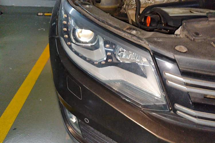 Used Volkswagen Tiguan 2013 2.0 TSI Automatic All-Wheel-Drive Flagship Edition Right Front Headlight