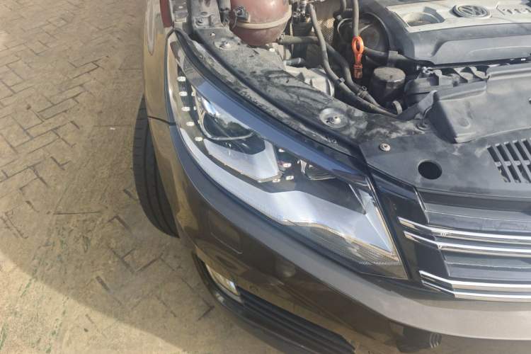 Used Volkswagen Tiguan 2013 2.0 TSI Automatic All-Wheel-Drive Flagship Edition Right Front Headlight