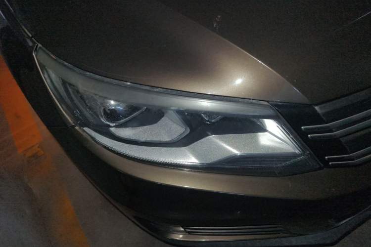 Used Volkswagen Tiguan 2013 1.8TSI Automatic All-Wheel-Drive Comfort Edition Right Front Headlight