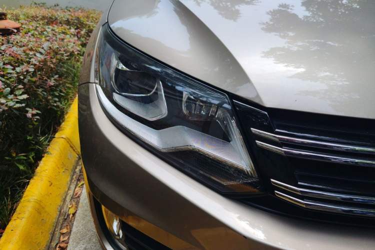 Used Volkswagen Tiguan 2013 1.8TSI Automatic Two-Wheel Drive Luxury Model Right Front Headlight