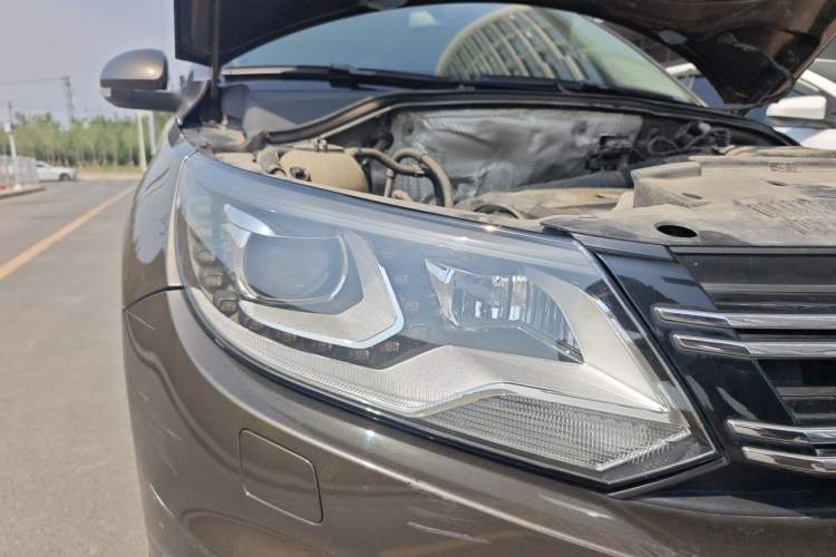 Used Volkswagen Tiguan 2013 2.0 TSI Automatic All-Wheel-Drive Flagship Edition Right Front Headlight