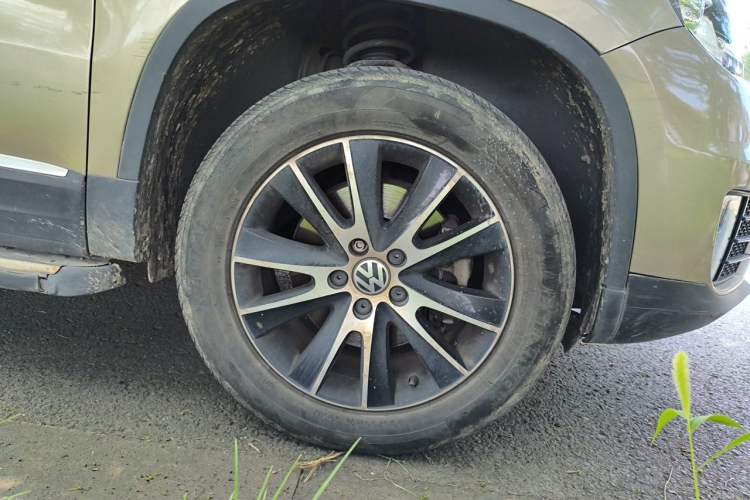Used Volkswagen Tiguan 2013 1.8TSI Automatic Two-Wheel Drive Luxury Model Right Front Wheel Hub