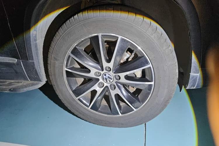 Used Volkswagen Tiguan 2013 1.8TSI Automatic Two-Wheel Drive Luxury Model Right Front Wheel Hub