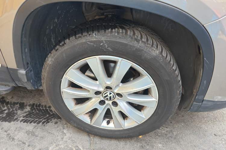 Used Volkswagen Tiguan 2013 1.8 TSI Automatic All-Wheel Drive Luxury Model Right Front Wheel Hub