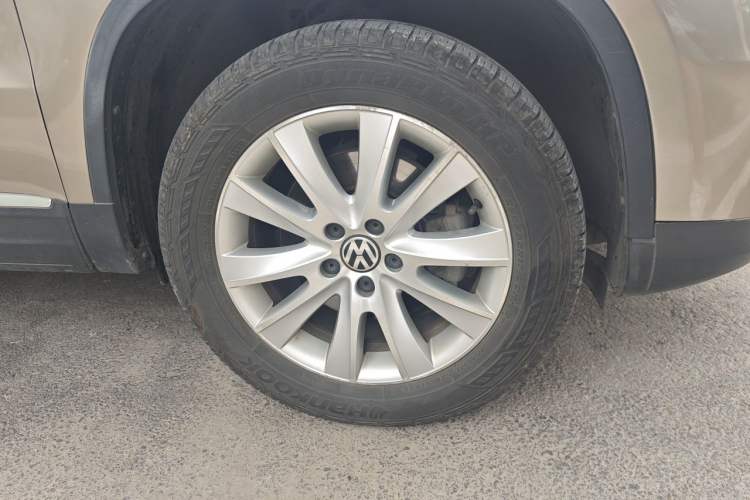Used Volkswagen Tiguan 2013 1.8 TSI Automatic All-Wheel Drive Luxury Model Right Front Wheel Hub