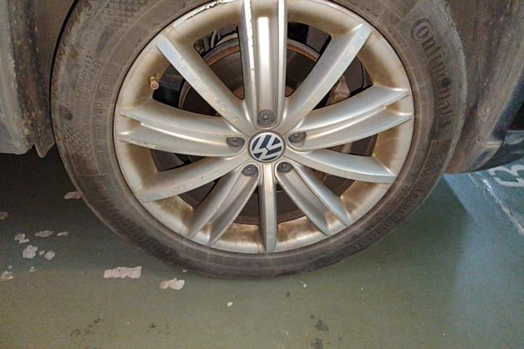 Used Volkswagen Tiguan 2013 2.0 TSI Automatic All-Wheel-Drive Flagship Edition Right Front Wheel Hub