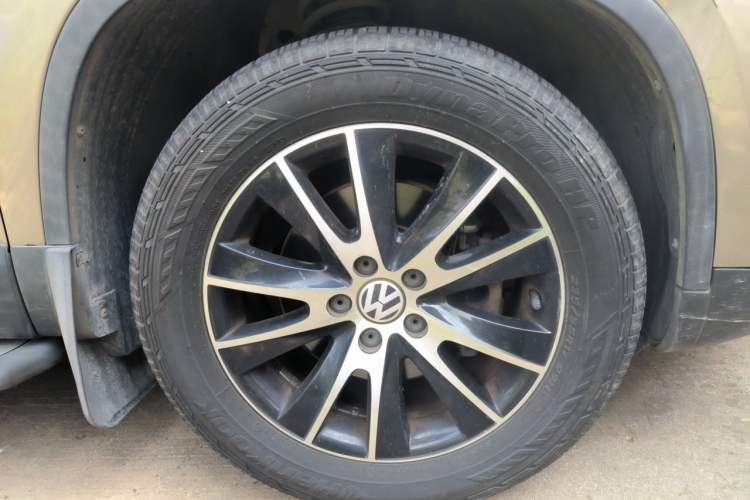 Used Volkswagen Tiguan 2013 1.8 TSI Automatic All-Wheel Drive Luxury Model Right Front Wheel Hub
