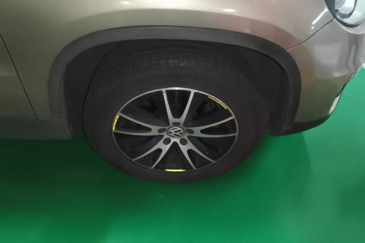 Used Volkswagen Tiguan 2013 1.8TSI Automatic Two-Wheel Drive Trend Edition Right Front Wheel Hub
