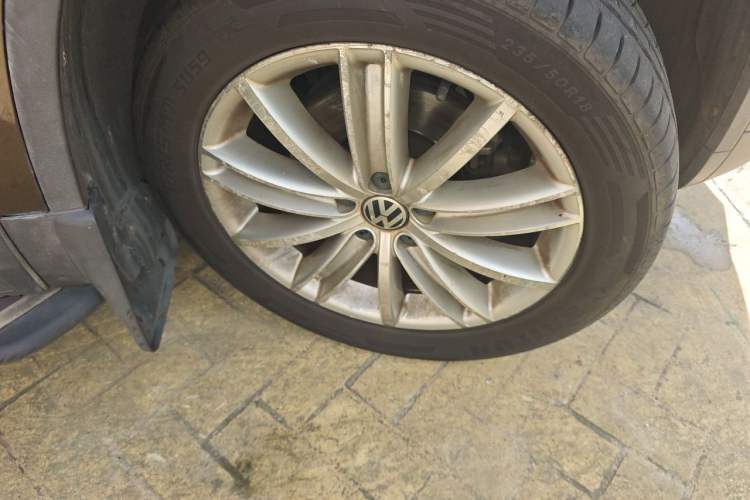 Used Volkswagen Tiguan 2013 2.0 TSI Automatic All-Wheel-Drive Flagship Edition Right Front Wheel Hub