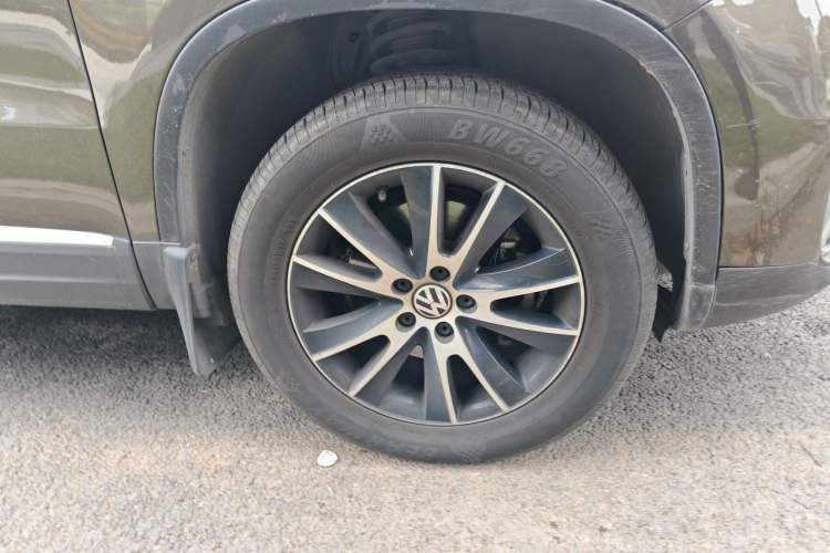 Used Volkswagen Tiguan 2013 2.0 TSI Automatic All-Wheel Drive Luxury Edition Right Front Wheel Hub