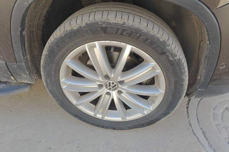 Used Volkswagen Tiguan 2013 2.0 TSI Automatic All-Wheel-Drive Flagship Edition Right Front Wheel Hub