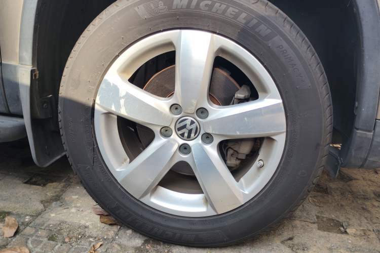Used Volkswagen Tiguan 2013 1.8 TSI Automatic Two-Wheel Drive Comfort Edition Right Front Wheel Hub