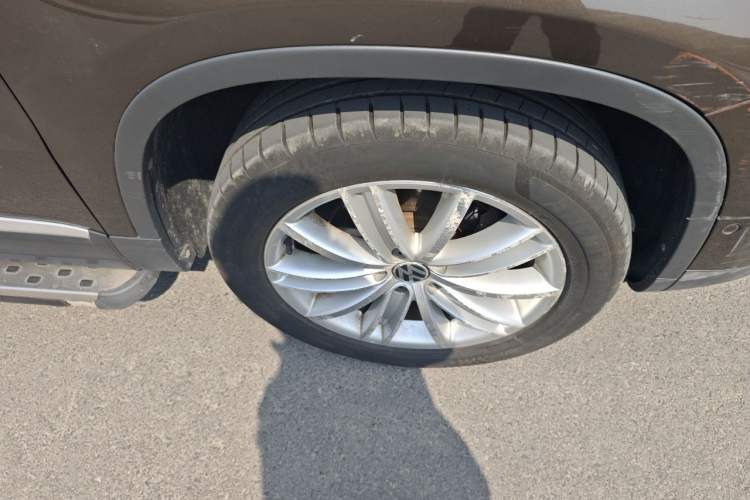 Used Volkswagen Tiguan 2013 2.0 TSI Automatic All-Wheel-Drive Flagship Edition Right Front Wheel Hub
