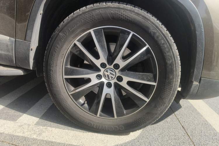 Used Volkswagen Tiguan 2013 1.8 TSI Automatic All-Wheel Drive Luxury Model Right Front Wheel Hub