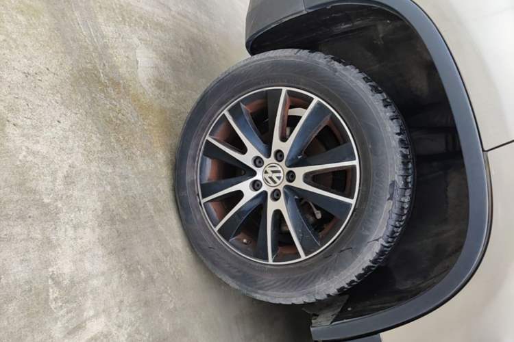 Used Volkswagen Tiguan 2013 1.8 TSI Automatic All-Wheel Drive Luxury Model Right Rear Wheel Hub
