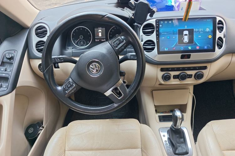 Used Volkswagen Tiguan 2013 1.8 TSI Automatic All-Wheel Drive Luxury Model Steering Wheel