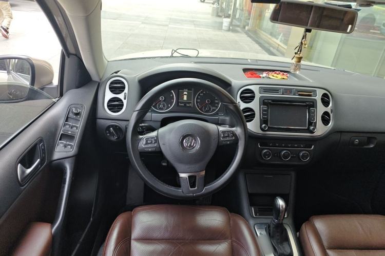 Used Volkswagen Tiguan 2013 1.8 TSI Automatic All-Wheel Drive Luxury Model Steering Wheel