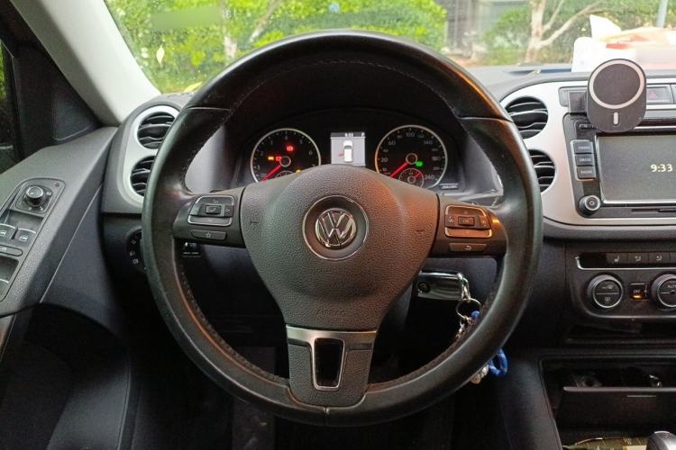 Used Volkswagen Tiguan 2013 1.8 TSI Automatic All-Wheel Drive Luxury Model Steering Wheel