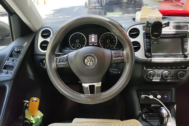 Used Volkswagen Tiguan 2013 1.8 TSI Automatic All-Wheel Drive Luxury Model Steering Wheel