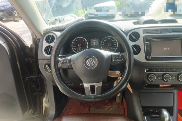 Used Volkswagen Tiguan 2013 1.8 TSI Automatic All-Wheel Drive Luxury Model Steering Wheel