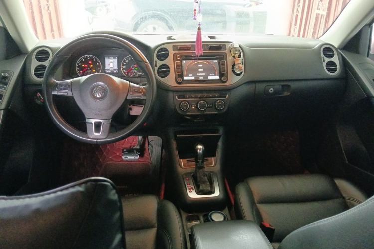 Used Volkswagen Tiguan 2013 1.8 TSI Automatic All-Wheel Drive Luxury Model Center Console